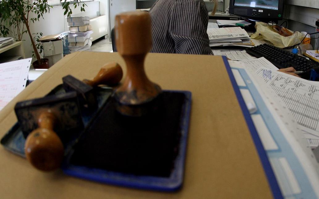 Σε πλήρη εφαμοργή ο νόμος για τις συναλλαγές με το Δημόσιο: Τέλος σε 25 δικαιολογητικά