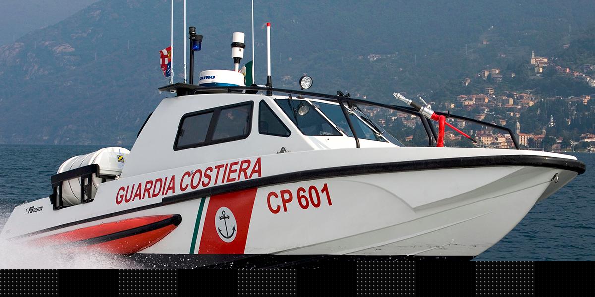 Ischia, barca rischia di affondare tra Forio e Ventotene: 2 persone salvate dalla Guardia Costiera