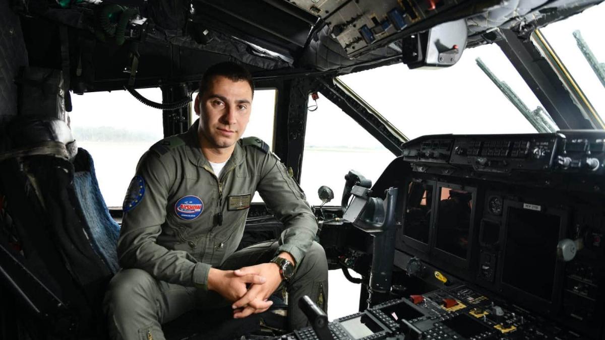 Locotenentul-comandor Mihai Vîrdol, pilot militar, a murit. Era fascinat de zbor încă din copilărie