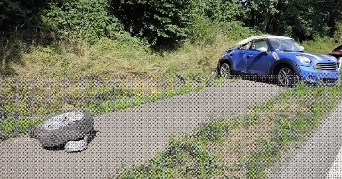 Wagen überschlug sich - Heftiger Crash: Vorderachse aus Auto gerissen