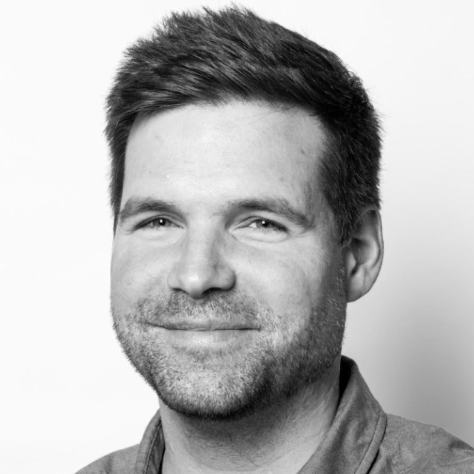 NY Times hires editor for tech news show “Hard Fork”
