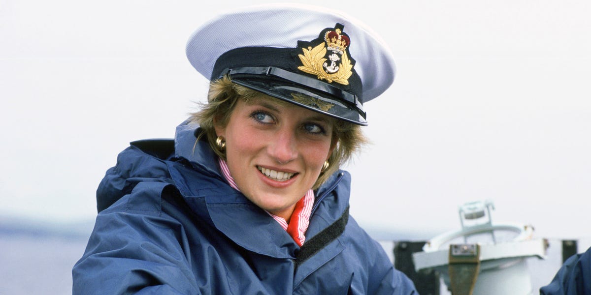 40 Photos of the British Royals Rowing, Sailing, and Cruising on Boats