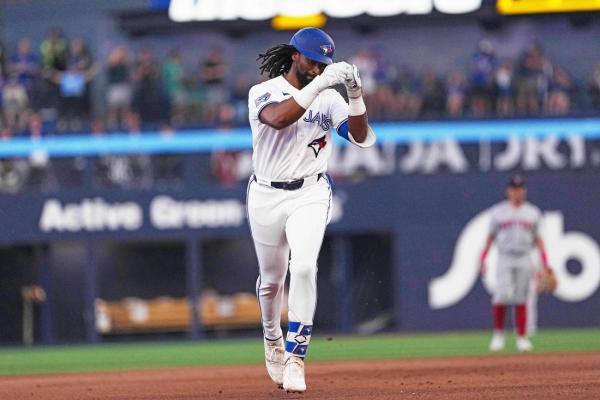 Jays win pitchers’ duel, hand Red Sox third straight loss