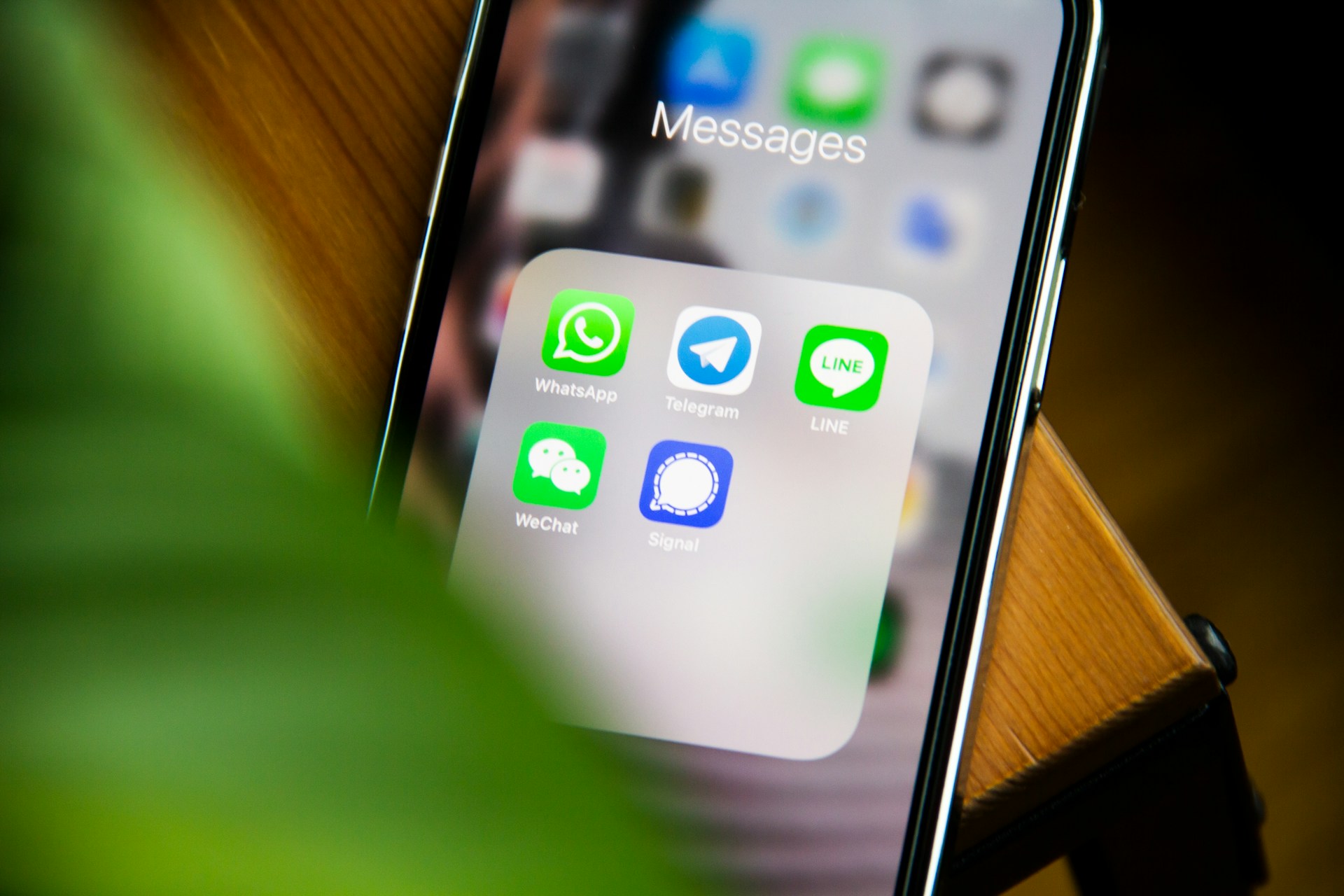 WeChat tests AI-assisted writing and comments in Moments