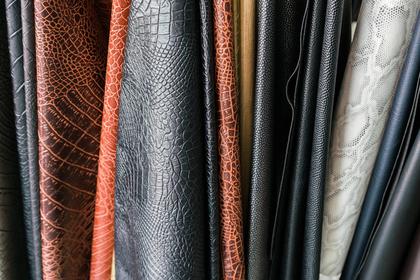 High-performance microfibre leather: water-based PU coating with UV, moisture and bacteria protection
