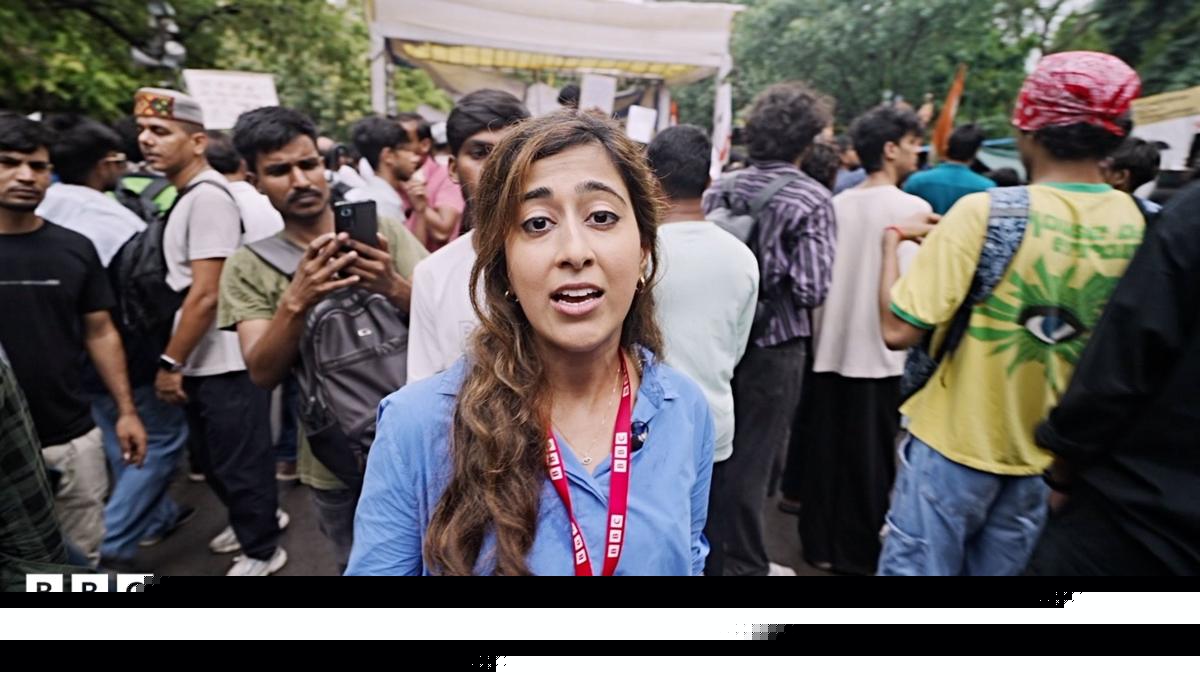Crowds return to 'cockroach' protest after India police crackdown