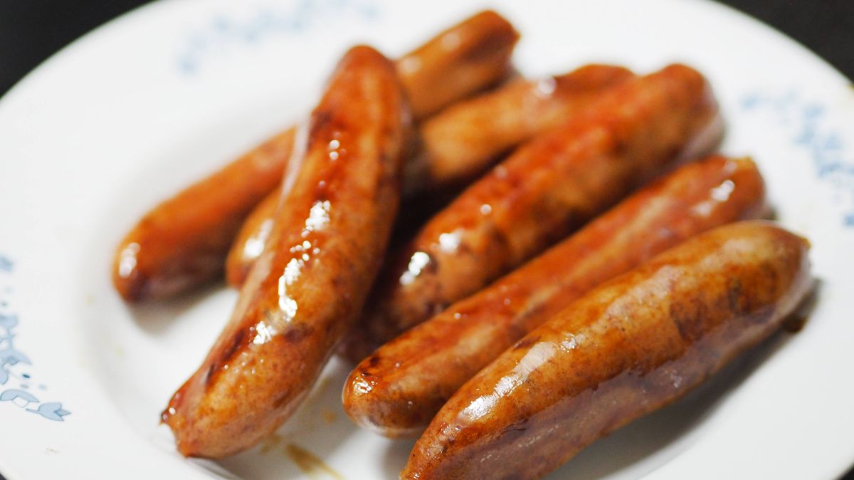 Stop frying sausages as they will be juicier and crispier with 1 simple method