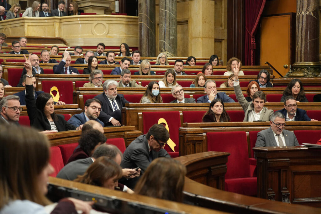 El parlament aprova que els funcionaris de presons tinguin la condició d’agents de l’autoritat