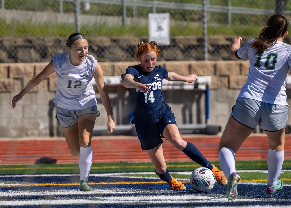 Aptos girls soccer edges Santa Cruz to remain unbeaten in SCCAL play | Local Roundup