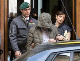 “Ferro da stiro a 6mila euro”: smantellata maxi truffa agli anziani