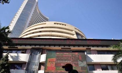 Market indices reflect global concern even as India steps up US negotiations