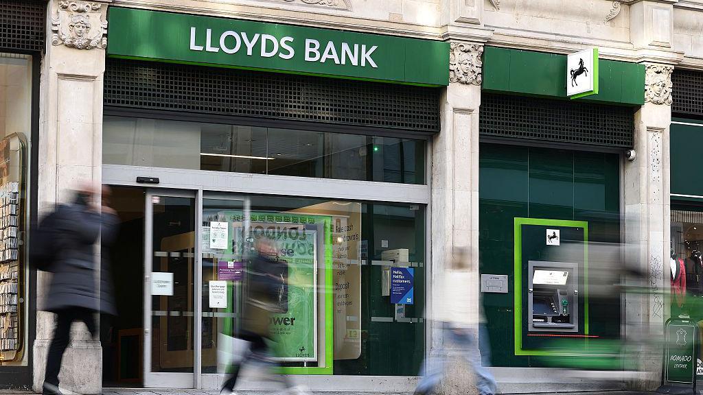 Lloyds Banking Group (LSE: LLOY) Chief Risk Officer Retirement Signals Orderly 2026 Leadership Transition