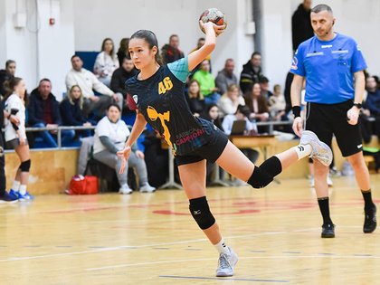 #superstories. Business sportiv. Pariul ZF pe viitorii campioni. Cum au crescut. Gabriela Pop, 14 ani, atletism: Atletismul m-a ajutat să îmi dezvolt foarte bine condiţia fizică şi rezistenţa şi m-a învăţat cât de importante sunt seriozitatea, perseverenţa şi respectarea obiectivelor