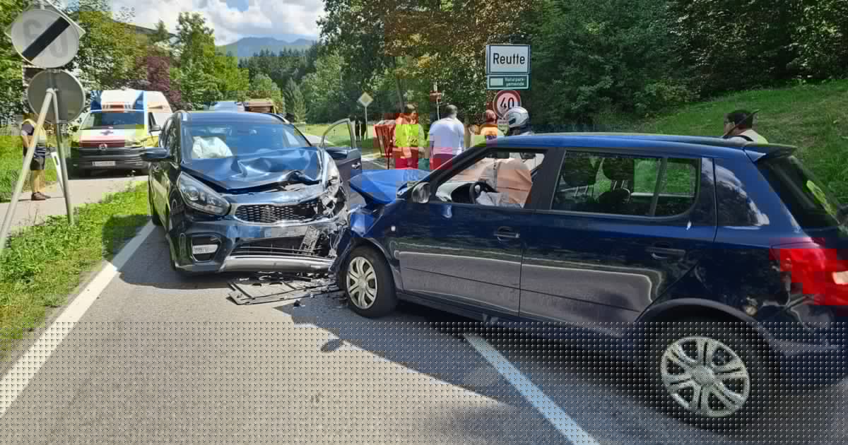 Unfall im Außerfern - Bei Frontalkollision wurde auch Kleinkind verletzt