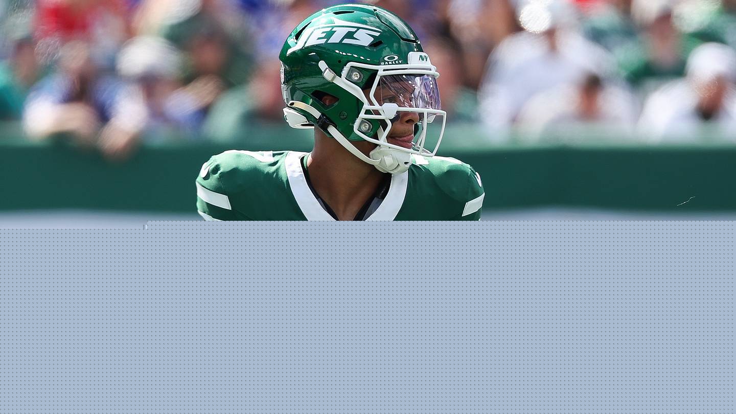 Justin Fields stat that should terrify Dolphins fans ahead of MNF