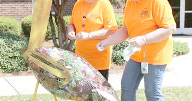 'The wrens have landed': PalmettoPride awards wren sculptures to Neeses for its litter clean-up efforts