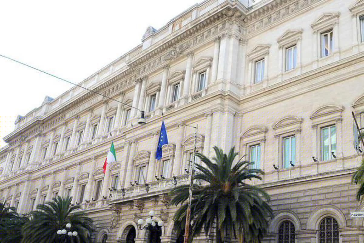 Banche e Poste frenano il conto di base: la Banca d’Italia accusa ostacoli ingiustificati