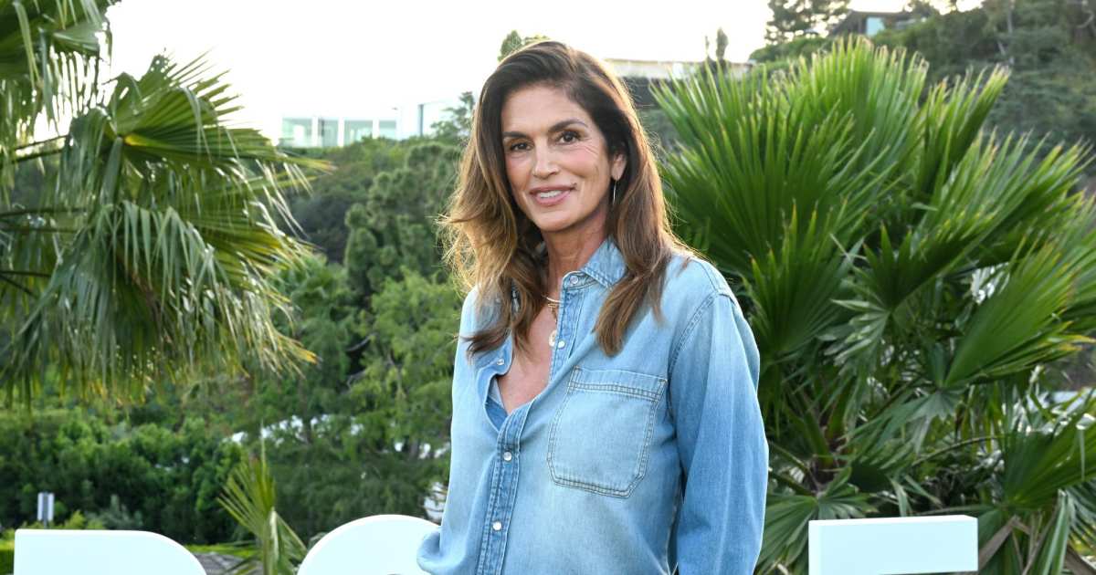 Cindy Crawford's Lightweight Blue Jeans Style Is on Sale for $37