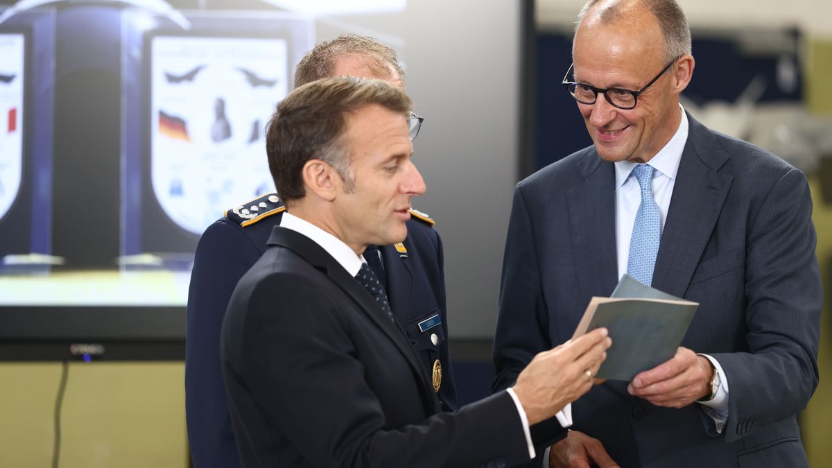 Friedrich Merz liest diesen Sommer die KI-Enzyklika von Papst Leo und »Das Narrenschiff« von Christoph Hein