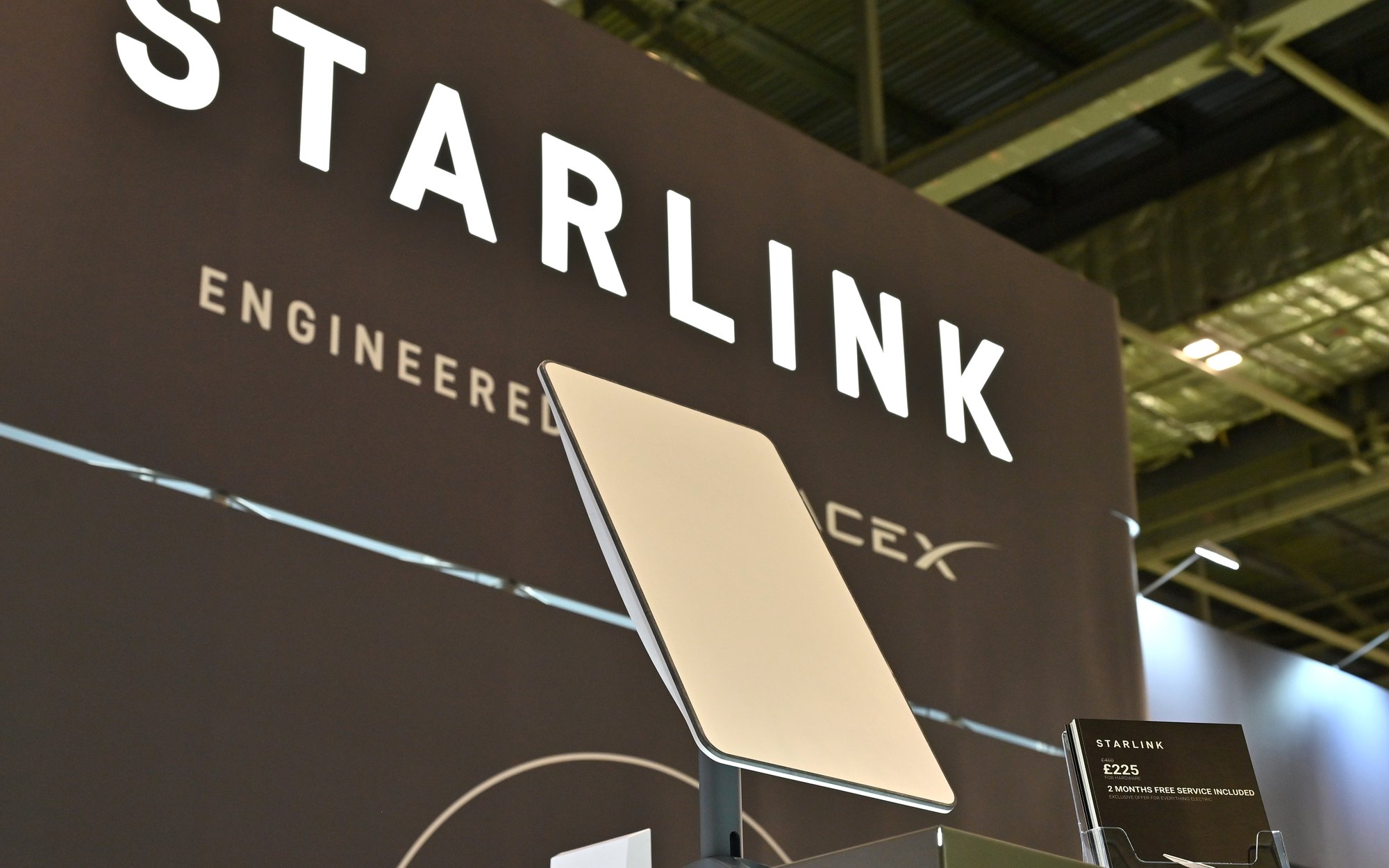 Starlink Elona Muska jak domek z kart? Nowe badania alarmują