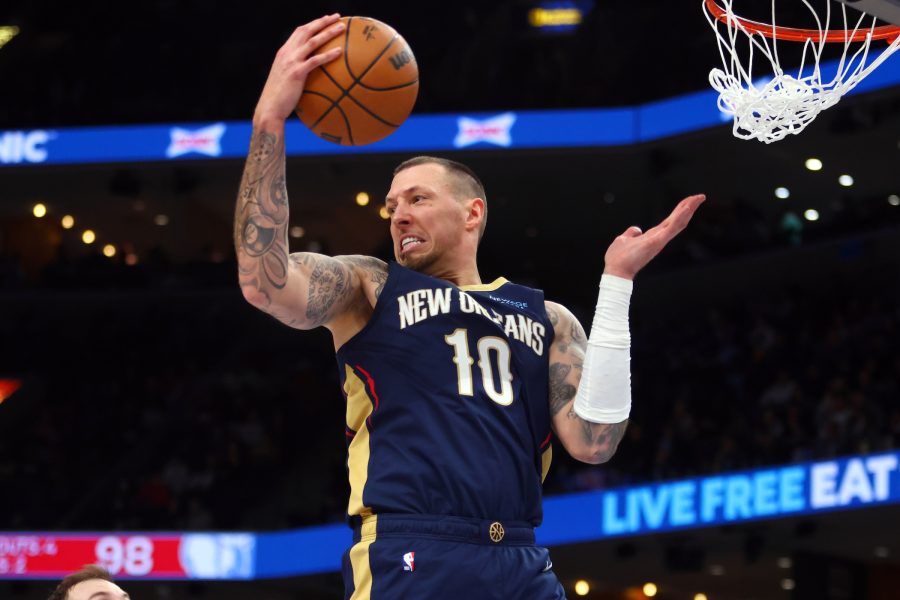 Maccabi Tel Aviv Signs Daniel Theis, Eyeing Keaton Wallace
