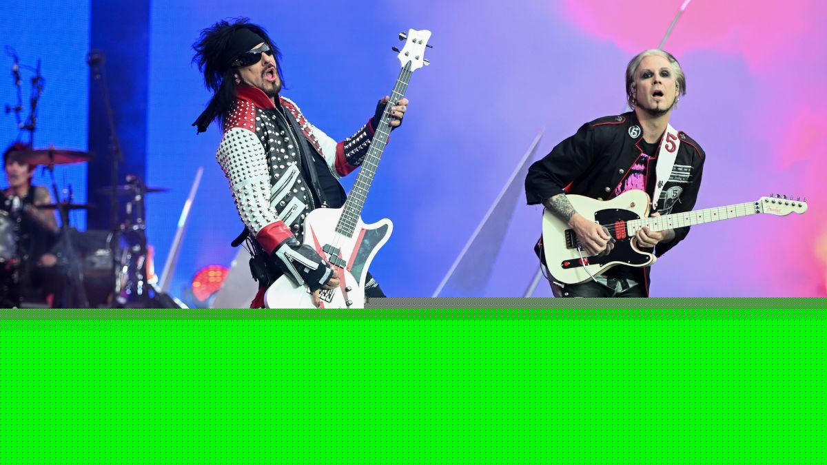 Nikki Sixx confesses Mötley Crüe do in fact use backing tracks on stage – but promises they play all instruments live: “We enjoy being able to do what we did in the studio live”