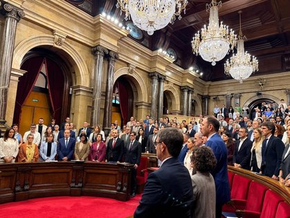 Junts se enzarza con Salvador Illa en el Parlament de Cataluña por la “desnacionalización” de TV3