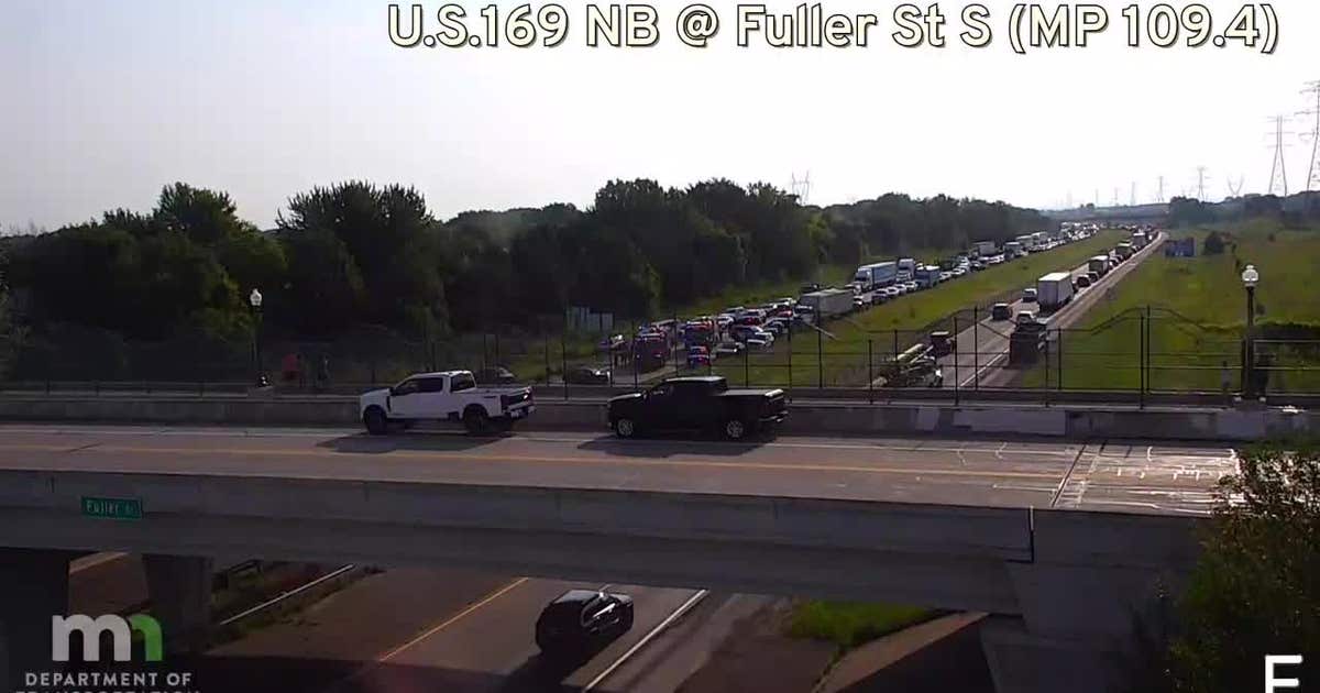 Deadly crash closes southbound Highway 169 in Shakopee, drivers face delays