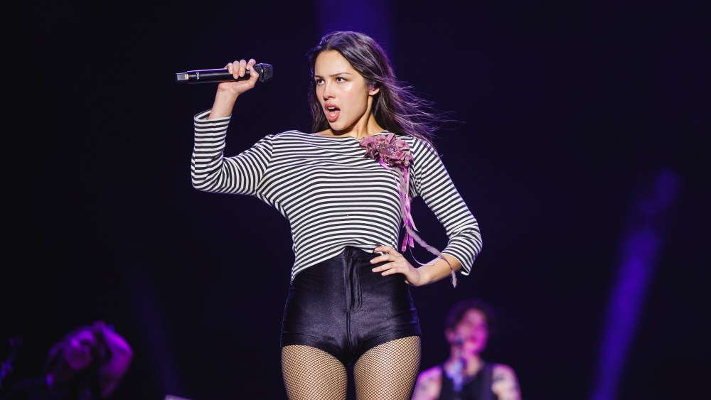 Olivia Rodrigo Debuts ‘Pretty Sad’ Songs at Sweltering Brooklyn Surprise Show: Concert Review
