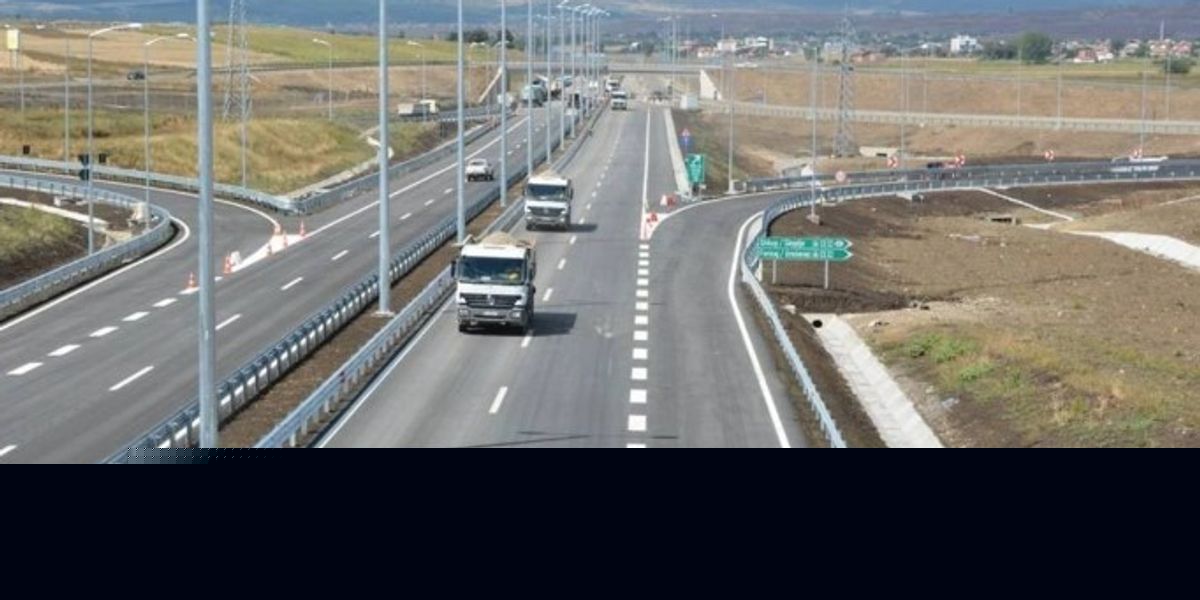 Temperaturat e larta, sot do të ketë kufizime në auto-udhë për automjetet e transportit të mallrave me masë totale mbi 20 tonë