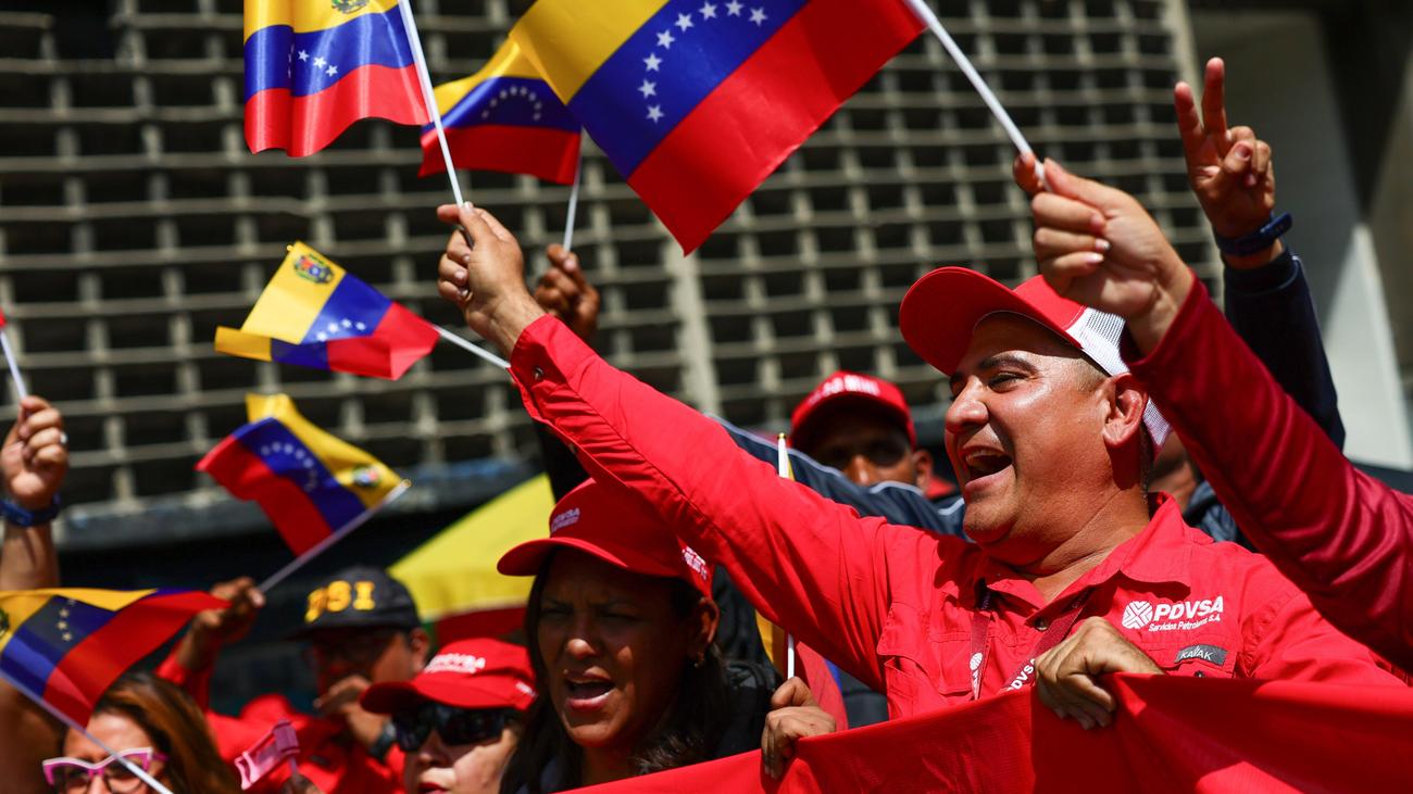 Venezuela: Venezuelas Parlament lockert staatliche Kontrolle über Ölindustrie