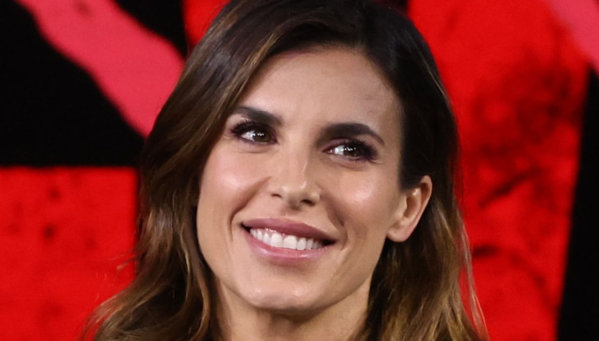 Le ballerine con borchie di Elisabetta Canalis sono le scarpe cool da indossare durante le ottobrate