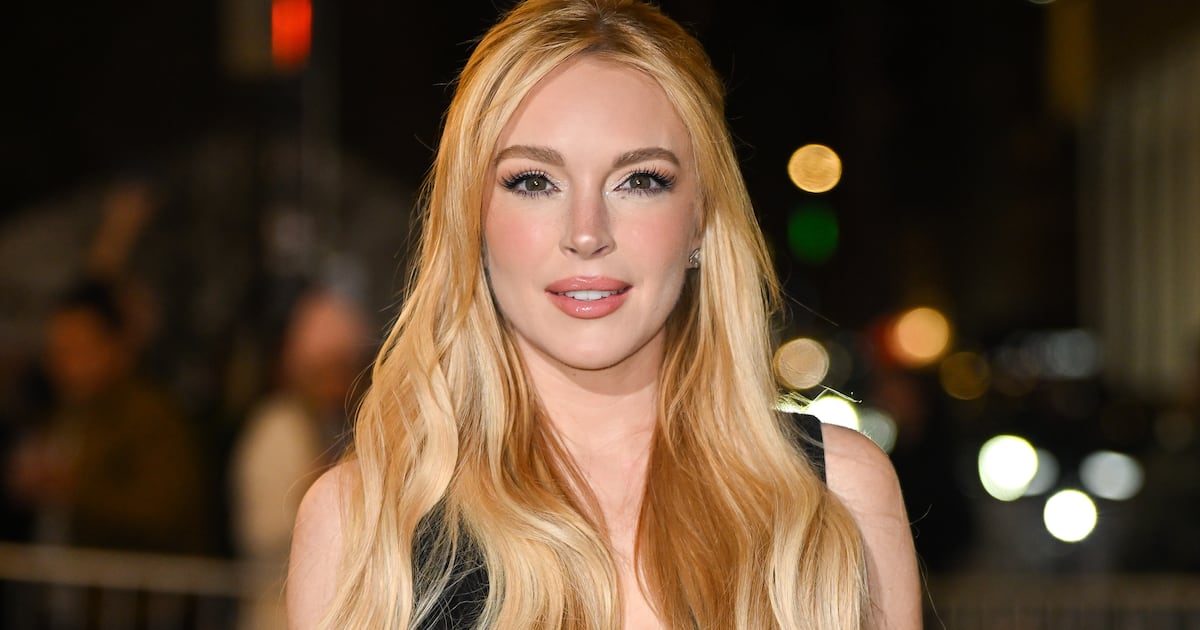 Lindsay Lohan, 40, Sparks Frenzy by Returning to Her Redhead Roots