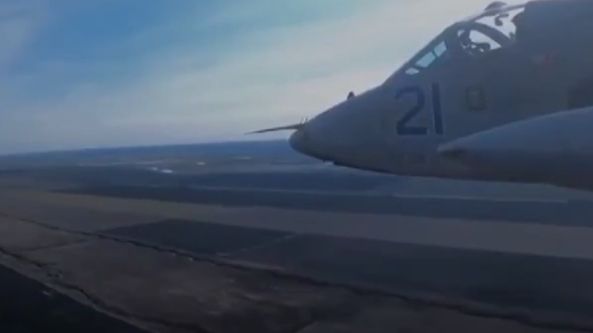 (VIDEO) SUDBINA PILOTA ZAPEČAĆENA ZA 20 SEKUNDI Procurio dramatičan snimak trenutka u kom su Rusi pogodili ukrajinski avion