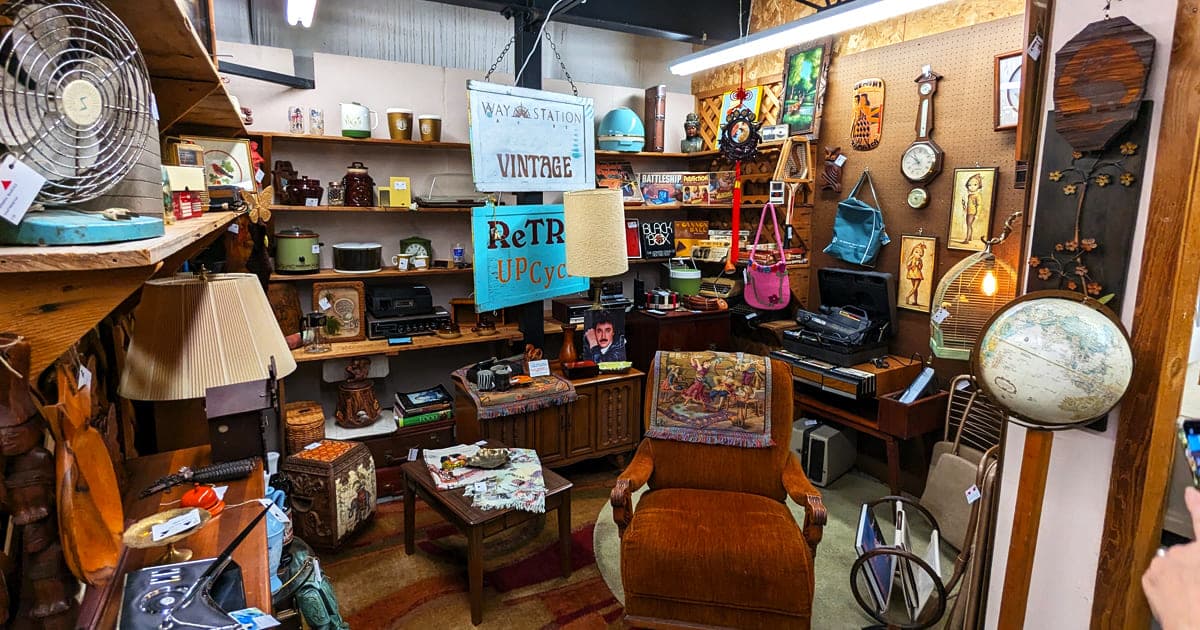 The Enormous Flea Market In Missouri Where $35 Fills Your Backseat With Bargains
