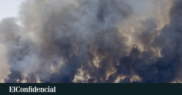 El incendio de Niebla (Huelva) quema ya 8.000 hectáreas y obliga a evacuar a cerca de 500 personas