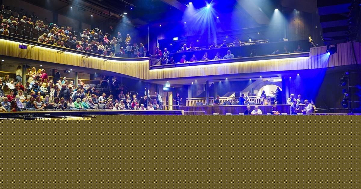 Sir David Jason and Victoria Wood’s Dinnerladies in new Hall for Cornwall shows
