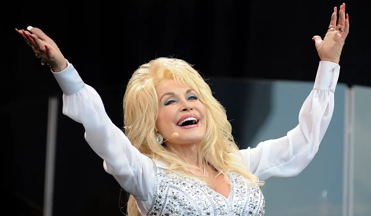 Dolly Parton posticipa i suoi concerti a Las Vegas a causa di «problemi di salute»