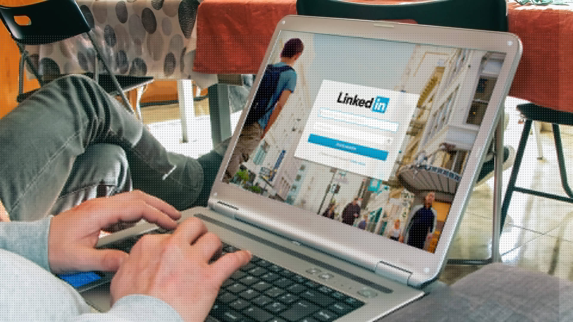 These Are the 8 Best Ways To Earn Money Using LinkedIn