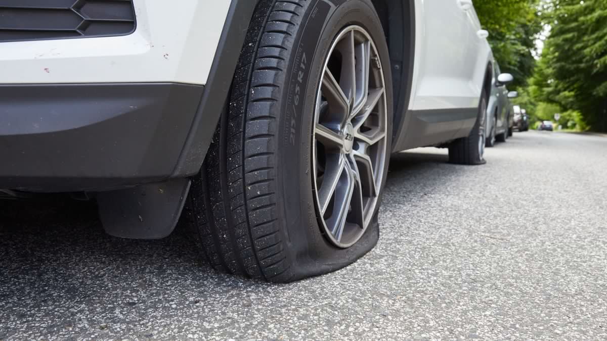 Sylt: Klimaaktivisten sollen Luft aus SUV-Reifen gelassen haben
