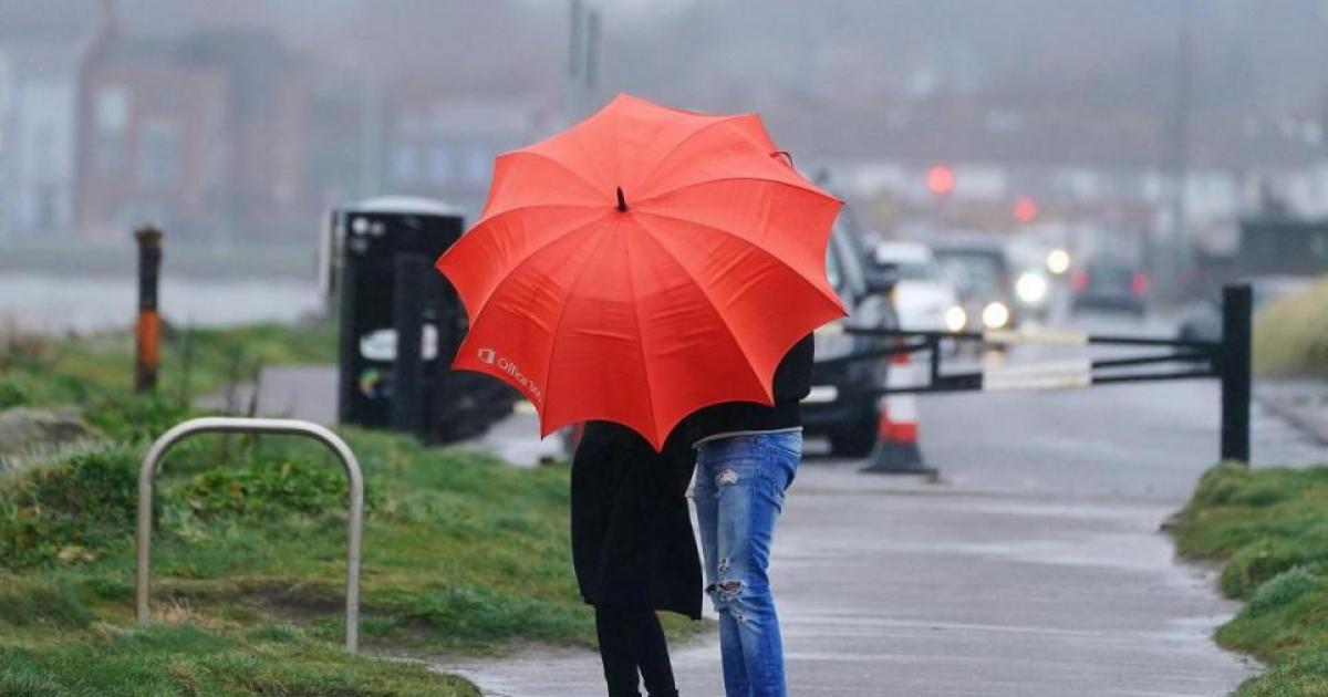 Weather warning issued as heavy winds expected to hit the Thames Valley