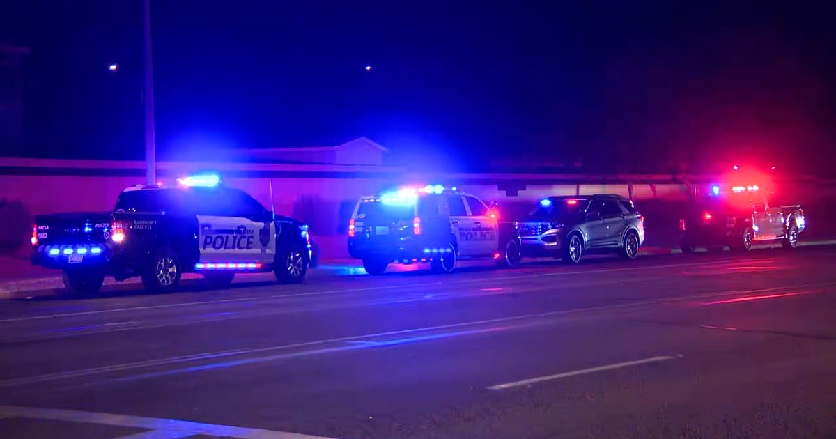 Mesa police kill ax-wielding suspect after 911 callers report domestic assault, damaged vehicles