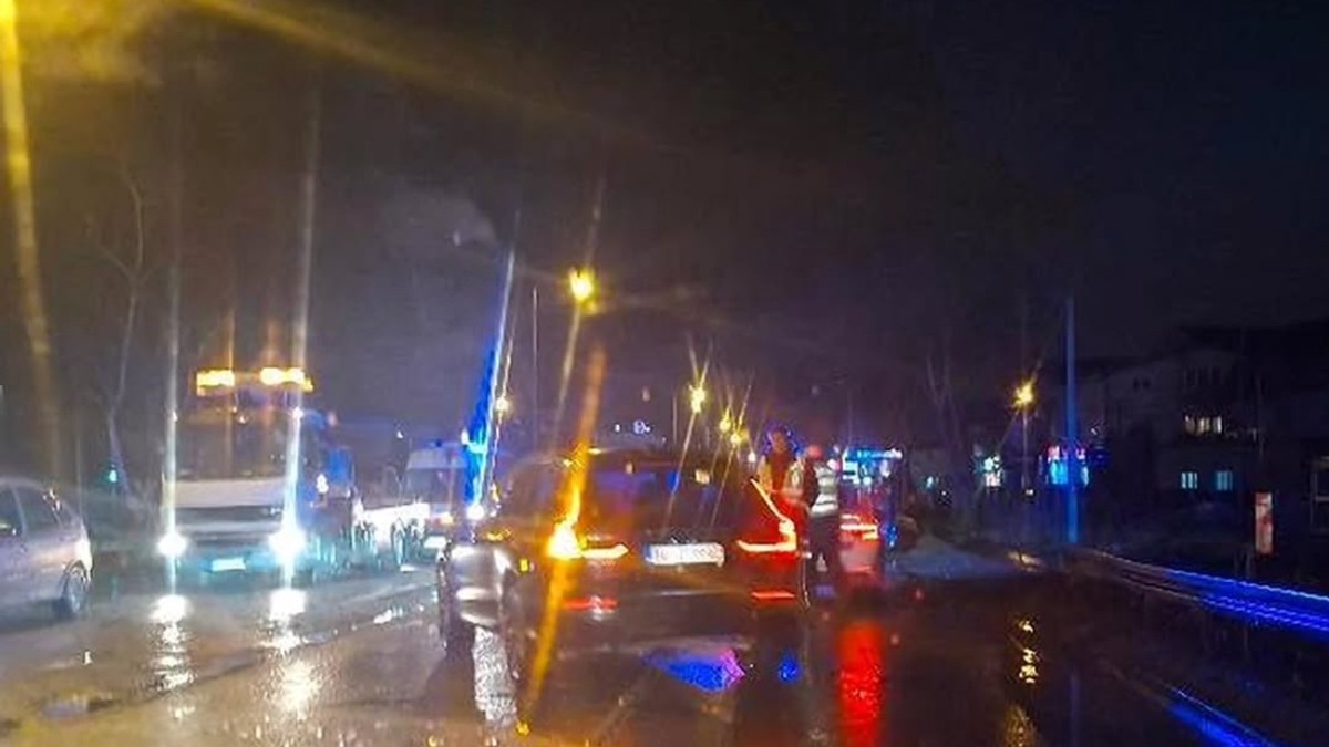 UDES U BORČI Automobil preprečio kolovoz, policija na terenu