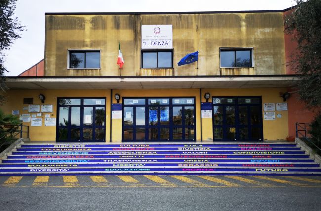 #Cronaca #Castellammare - Nuovo raid vandalico alla scuola 'Luigi Denza', D'Apice rilancia la richiesta di videosorveglianza