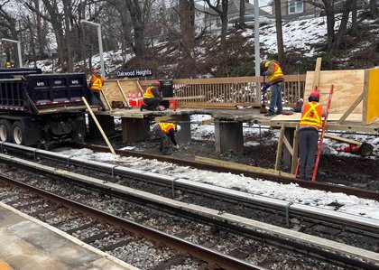 Staten Island Railway: Hole in platform prompts MTA response