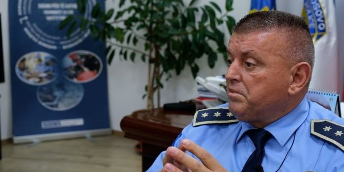 Gjykata liron nga paraburgimi kolonelin Nexhmi Krasniqi dhe tre të tjerët, u cakton arrest shtëpiak
