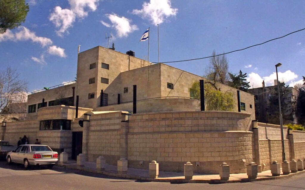 Bibi Netanyahou (et sa tendre épouse) habitent dans la résidence officielle la moins belle du pays. Une photo le prouve!