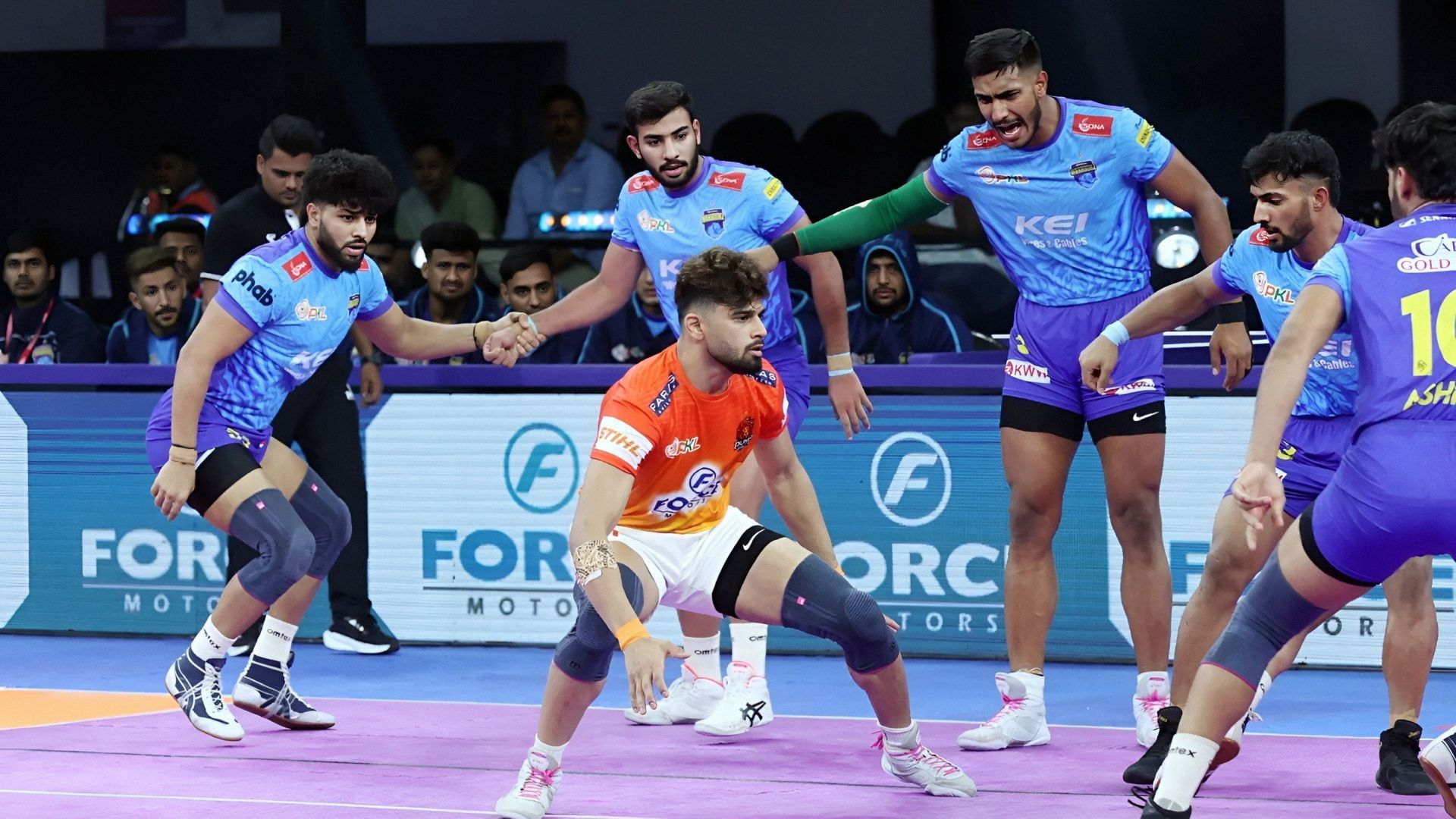 "Devank scored 25 points???" Fans react as Puneri Paltan wins a high-octane match against Bengal Warriorz in Pro Kabaddi 2025