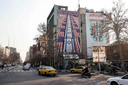 Sem concessões do Irã, Trump cogita ataque para fragilizar regime, mas países alertam para cenários de caos na região