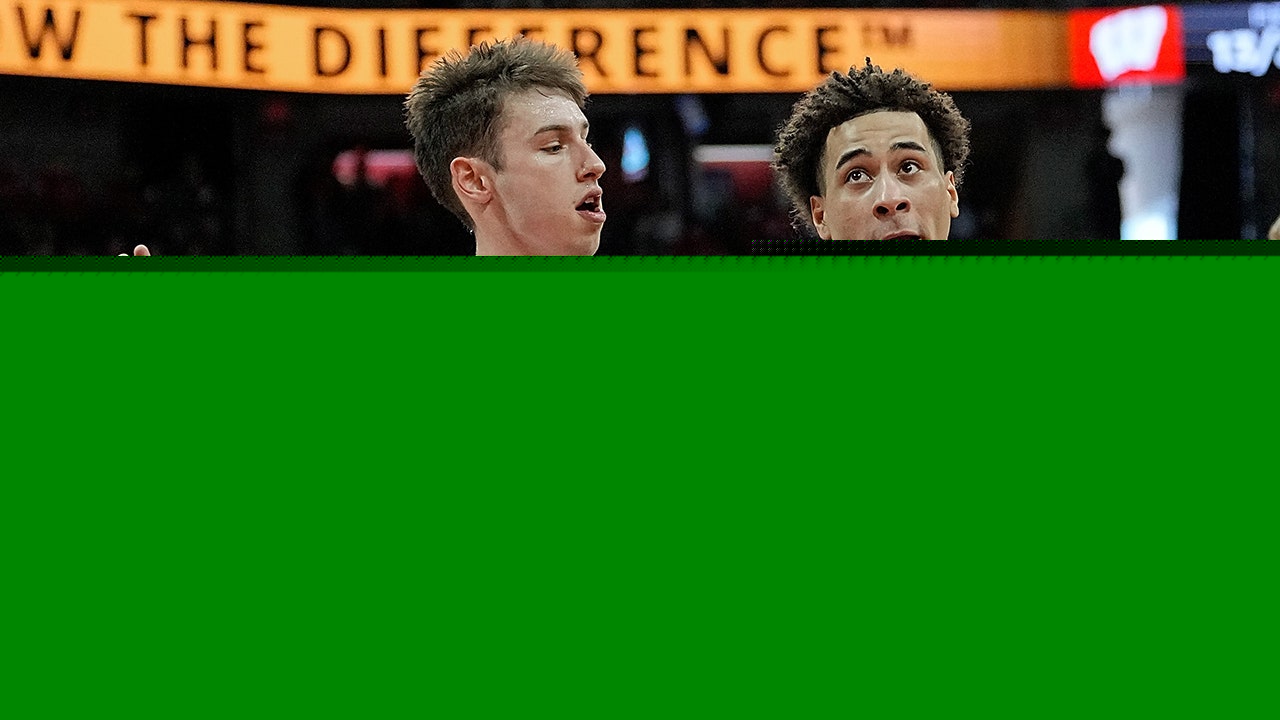 Wisconsin Badgers fall to Oregon in OT